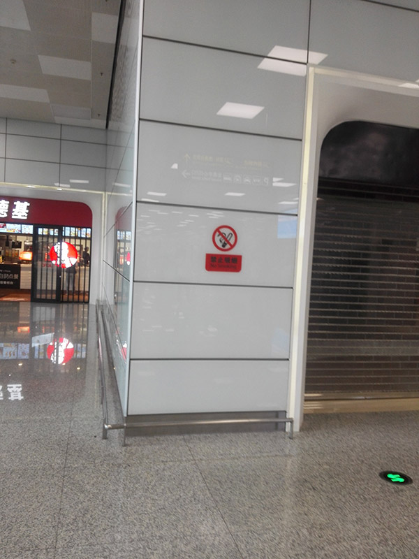 建筑、家具和家電鋼化玻璃油墨在室內(nèi)隔斷上的運用